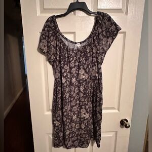 Great little work dress with sandals.